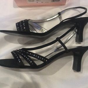 Touch of Nina Gisepe sz 8 Black rhinestone heels